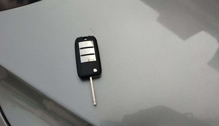 2023 MG ASTOR STYLE 1.5 MT, Petrol, Manual, 23,668 km, Key Close Up