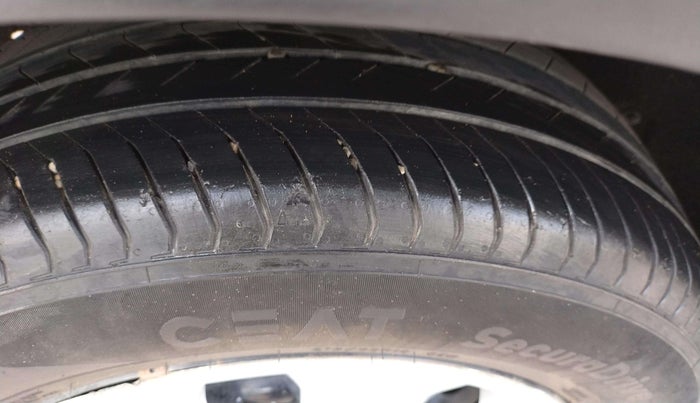 2023 MG ASTOR STYLE 1.5 MT, Petrol, Manual, 23,668 km, Right Front Tyre Tread