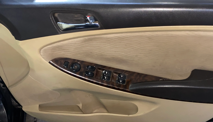 2014 Hyundai Verna FLUIDIC 1.4 VTVT CX, Petrol, Manual, 60,889 km, Driver Side Door Panels Control