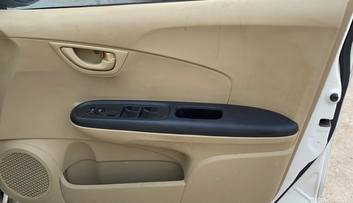 2015 Honda Amaze 1.2L I-VTEC S, CNG, Manual, 81,262 km, Driver Side Door Panels Control