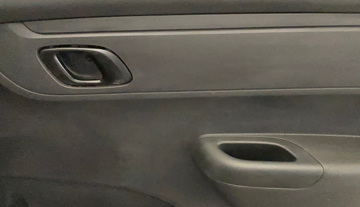 2016 Renault Kwid RXT 0.8, Petrol, Manual, 40,536 km, Driver Side Door Panels Control