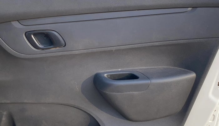 2016 Renault Kwid RXT 0.8, Petrol, Manual, 85,166 km, Driver Side Door Panels Control