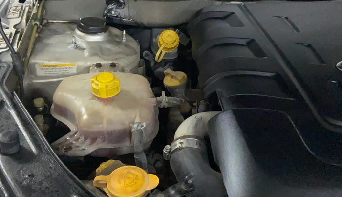 2017 Mahindra XUV500 W6, Diesel, Manual, 94,851 km, Engine View - Right