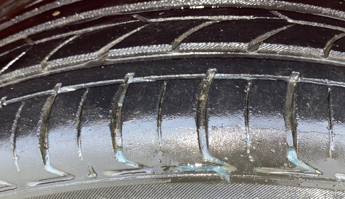 2023 Maruti Swift VXI, Petrol, Manual, 24,919 km, Right Front Tyre Tread