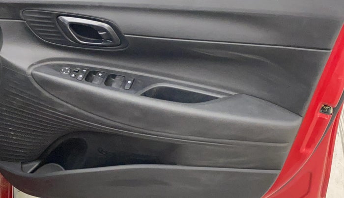 2022 Hyundai NEW I20 SPORTZ 1.2 MT, Petrol, Manual, 16,877 km, Driver Side Door Panels Control