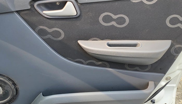 2015 Maruti Alto 800 LXI, Petrol, Manual, 38,465 km, Driver Side Door Panels Control