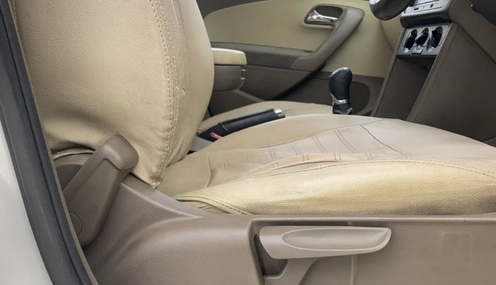 2013 Skoda Rapid AMBITION 1.6 TDI CR MT PLUS ALLOY, Diesel, Manual, 1,19,608 km, Driver Side Adjustment Panel