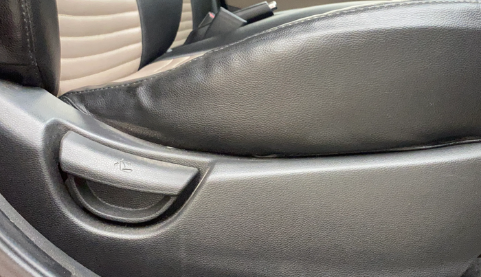 2018 Hyundai Grand i10 SPORTZ AT 1.2 KAPPA VTVT, Petrol, Automatic, 69,982 km, Driver Side Adjustment Panel