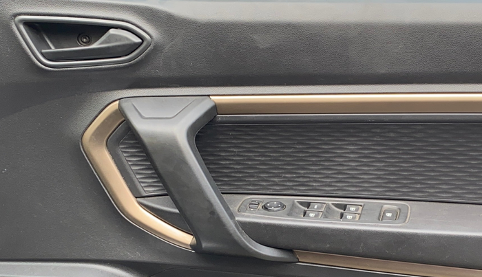 2022 Renault Kiger RXT MT, CNG, Manual, 43,687 km, Driver Side Door Panels Control