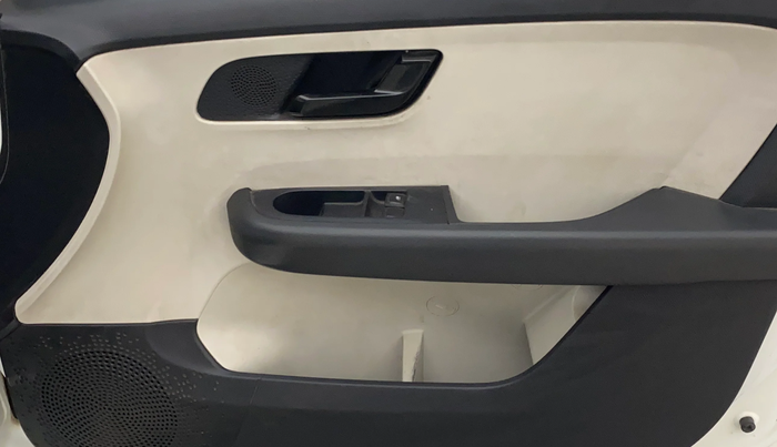 2021 Tata ALTROZ XE PETROL, CNG, Manual, 86,134 km, Driver Side Door Panels Control