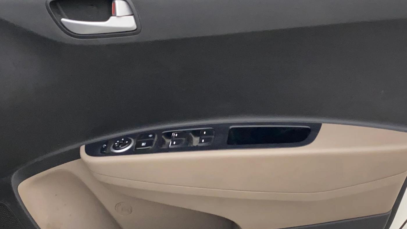 2015 Hyundai Xcent SX AT 1.2 (O), Petrol, Automatic, 80,478 km, Driver Side Door Panels Control