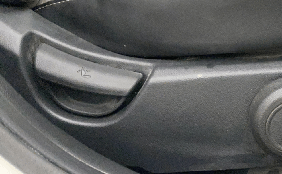 2015 Hyundai Xcent SX AT 1.2 (O), Petrol, Automatic, 80,478 km, Driver Side Adjustment Panel