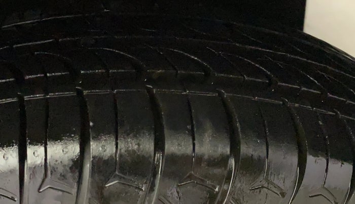 2017 Maruti Swift VXI O, Petrol, Manual, 37,485 km, Left Rear Tyre Tread