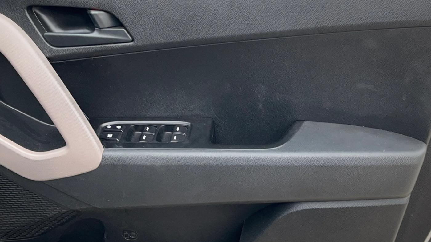 2018 Hyundai Creta E PLUS 1.6 PETROL, Petrol, Manual, 1,43,132 km, Driver Side Door Panels Control