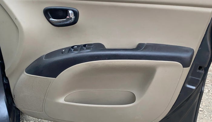 2013 Hyundai i10 MAGNA 1.1, CNG, Manual, 72,252 km, Driver Side Door Panels Control