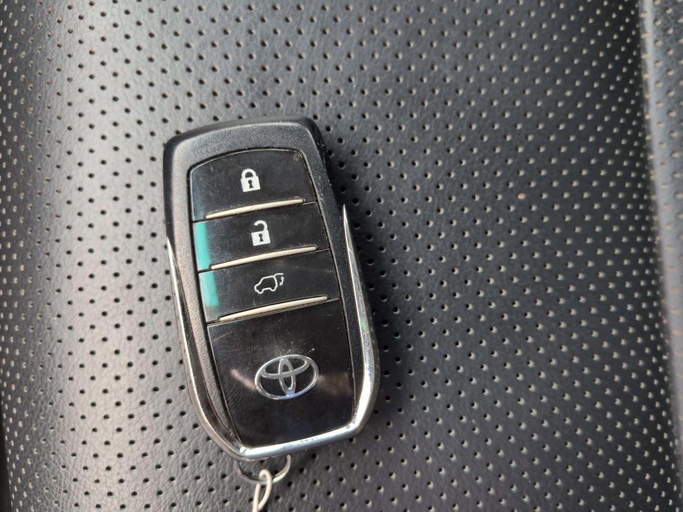 2023 Toyota Fortuner 4X4 AT 2.8 DIESEL, Diesel, Automatic, 39,212 km, Key Close Up