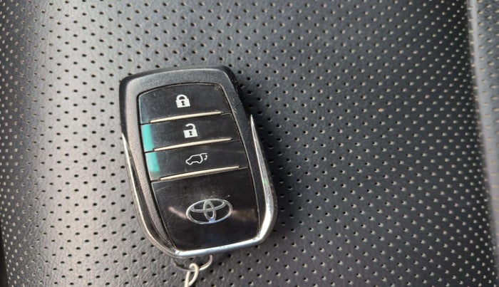 2023 Toyota Fortuner 4X4 AT 2.8 DIESEL, Diesel, Automatic, 39,212 km, Key Close Up