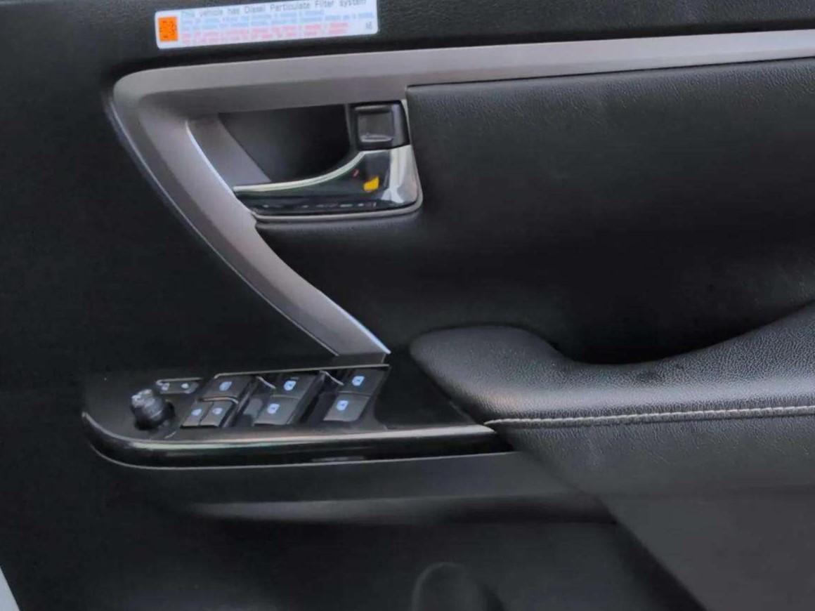 2023 Toyota Fortuner 4X4 AT 2.8 DIESEL, Diesel, Automatic, 39,212 km, Driver Side Door Panels Control