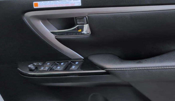 2023 Toyota Fortuner 4X4 AT 2.8 DIESEL, Diesel, Automatic, 39,212 km, Driver Side Door Panels Control