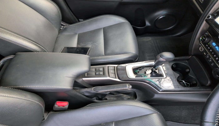 2023 Toyota Fortuner 4X4 AT 2.8 DIESEL, Diesel, Automatic, 39,212 km, Gear Lever