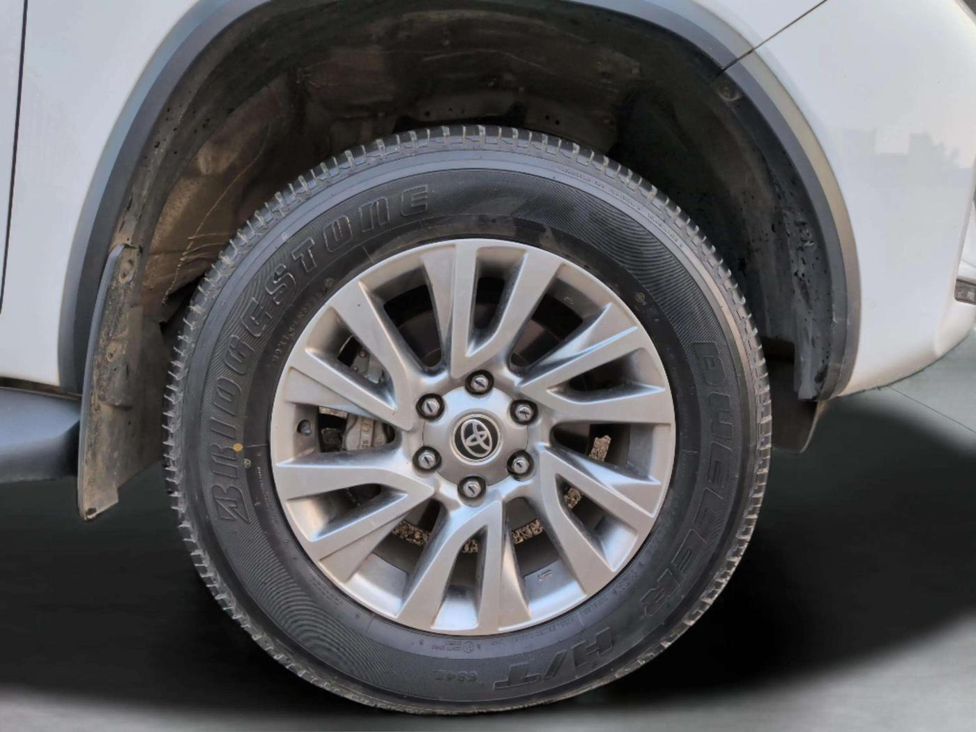 2023 Toyota Fortuner 4X4 AT 2.8 DIESEL, Diesel, Automatic, 39,212 km, Right Front Wheel