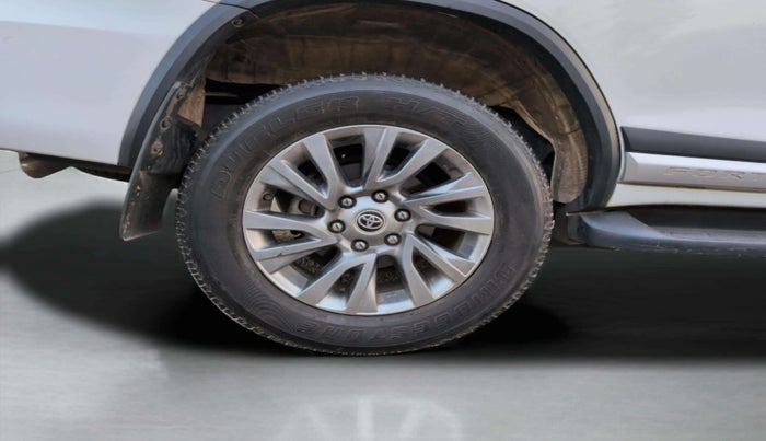 2023 Toyota Fortuner 4X4 AT 2.8 DIESEL, Diesel, Automatic, 39,212 km, Right Rear Wheel