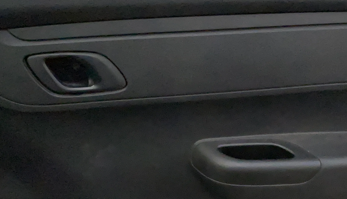 2020 Renault Kwid RXL 1.0, Petrol, Manual, 28,279 km, Driver Side Door Panels Control