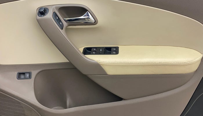 2012 Skoda Rapid ELEGANCE 1.6 MPI MT, Petrol, Manual, 1,04,264 km, Driver Side Door Panels Control