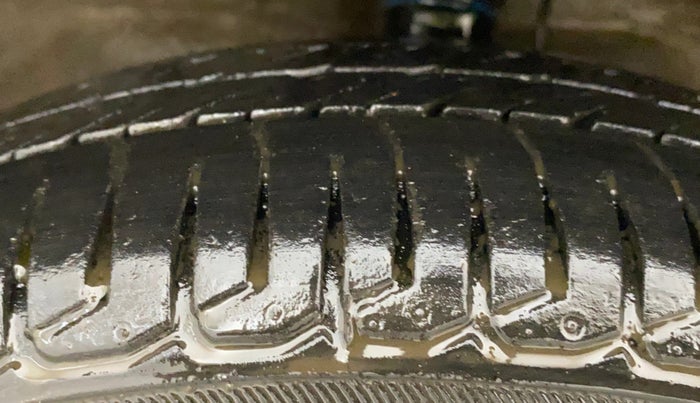 2017 Maruti Wagon R 1.0 VXI+, CNG, Manual, 39,435 km, Left Front Tyre Tread