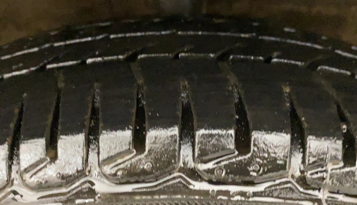 2017 Maruti Wagon R 1.0 VXI+, CNG, Manual, 39,435 km, Right Front Tyre Tread