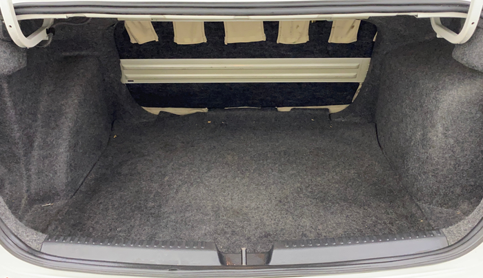 2014 Skoda Rapid AMBITION 1.6 MPI MT PLUS, Petrol, Manual, 45,837 km, Boot Inside