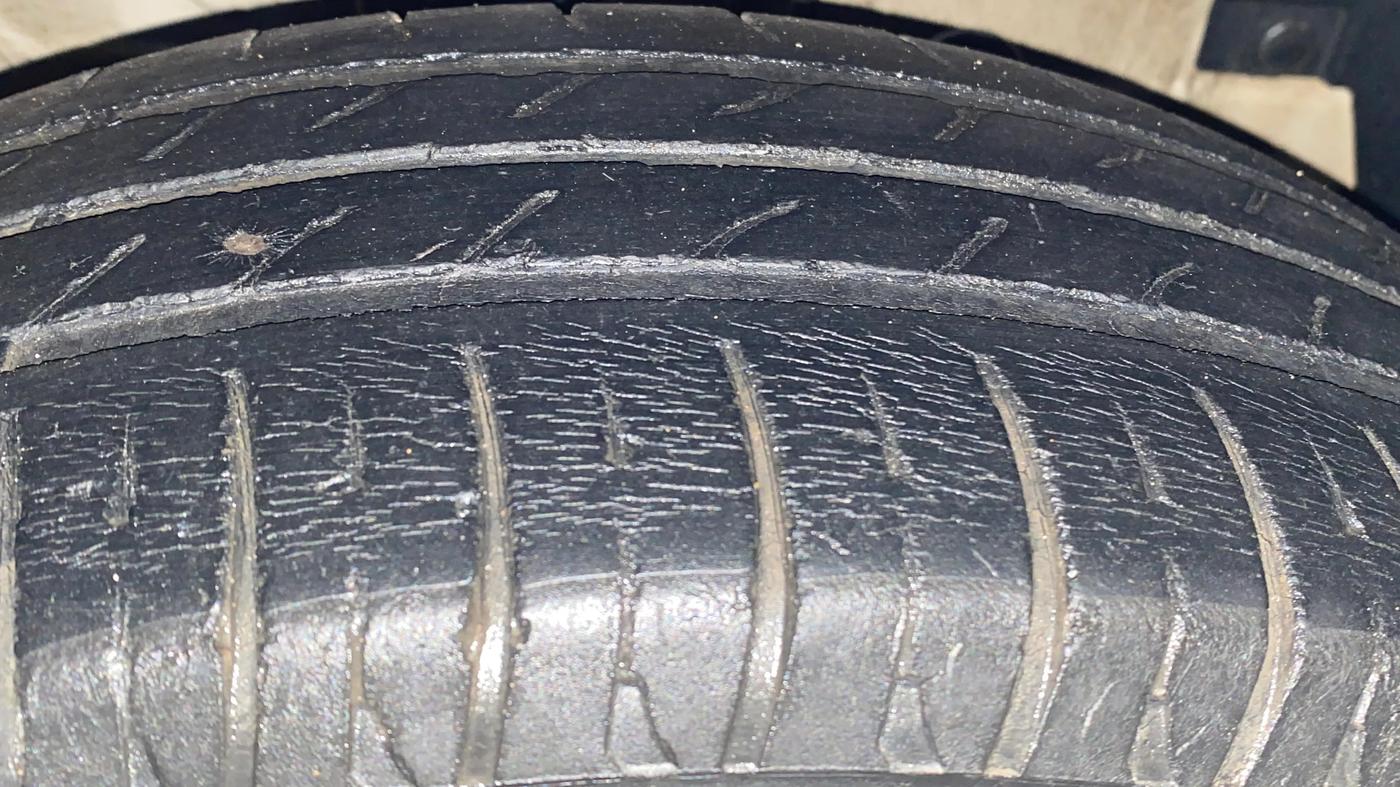 2015 Maruti Swift Dzire ZDI, Diesel, Manual, 88,174 km, Right Front Tyre Tread
