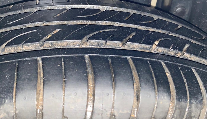 2015 Maruti Swift Dzire ZDI, Diesel, Manual, 88,174 km, Left Rear Tyre Tread