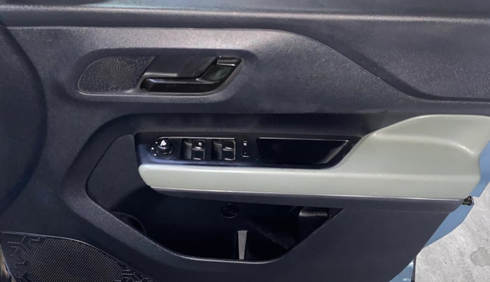 2022 Tata PUNCH ADVENTURE MT, Petrol, Manual, 12,008 km, Driver Side Door Panels Control