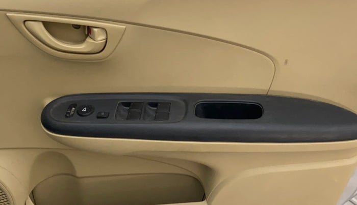 2015 Honda Amaze 1.2L I-VTEC S, Petrol, Manual, 1,07,704 km, Driver Side Door Panels Control