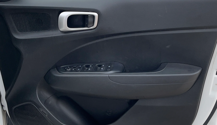 2021 Hyundai VENUE S+ 1.2, Petrol, Manual, 71,178 km, Driver Side Door Panels Control