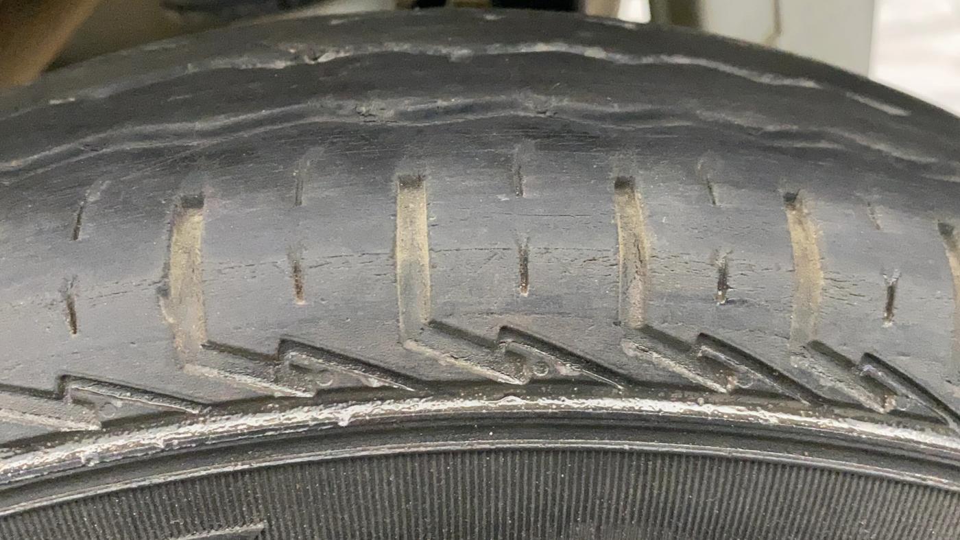 2023 Maruti Eeco 7 STR STD 1.2, Petrol, Manual, 50,063 km, Left Rear Tyre Tread