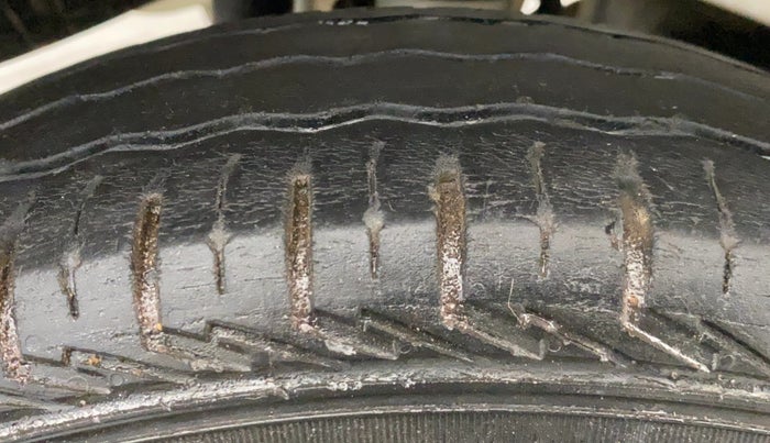 2023 Maruti Eeco 7 STR STD 1.2, Petrol, Manual, 50,063 km, Right Rear Tyre Tread