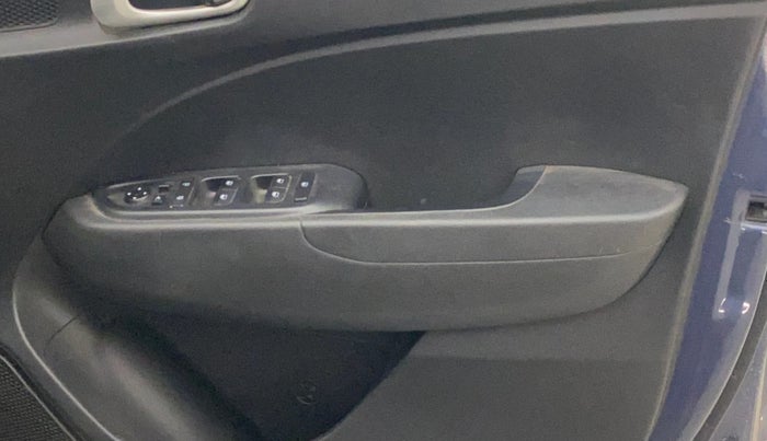 2019 Hyundai VENUE SX 1.4 CRDI, Diesel, Manual, 82,446 km, Driver Side Door Panels Control