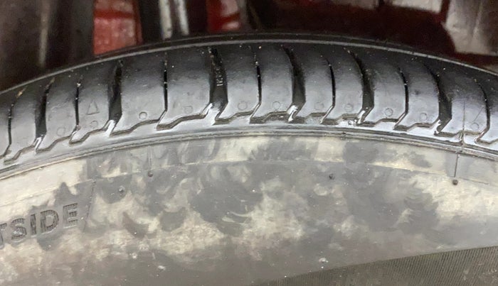 2019 Maruti Swift VXI AMT, Petrol, Automatic, 72,389 km, Right Rear Tyre Tread