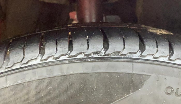 2019 Maruti Swift VXI AMT, Petrol, Automatic, 72,389 km, Right Front Tyre Tread