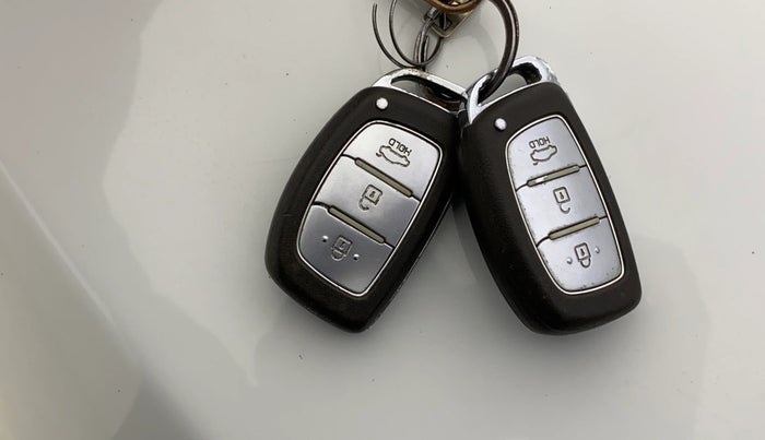 2014 Hyundai Grand i10 ASTA AT 1.2 KAPPA VTVT, Petrol, Automatic, 63,771 km, Key Close Up