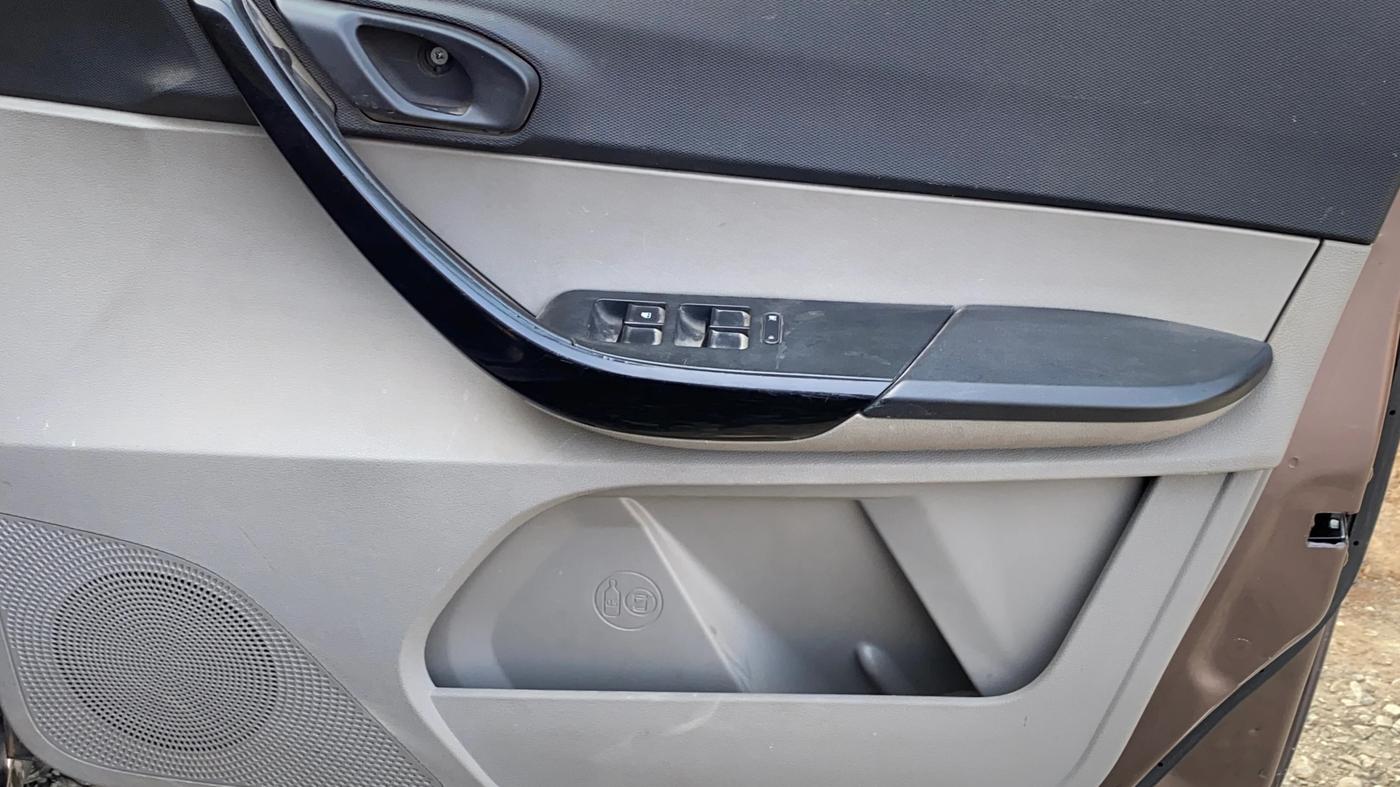 2017 Tata Tiago XT PETROL, Petrol, Manual, 48,813 km, Driver Side Door Panels Control