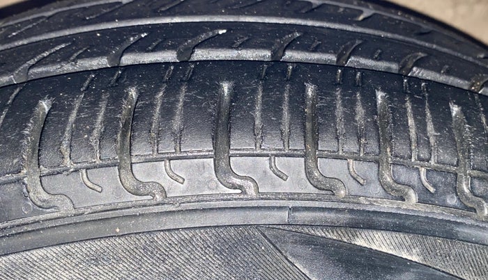2015 Maruti Celerio ZXI, Petrol, Manual, 77,079 km, Right Front Tyre Tread