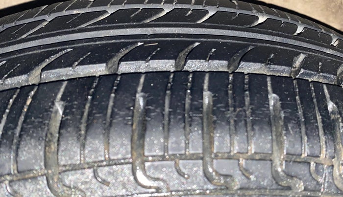 2015 Maruti Celerio ZXI, Petrol, Manual, 77,079 km, Right Rear Tyre Tread