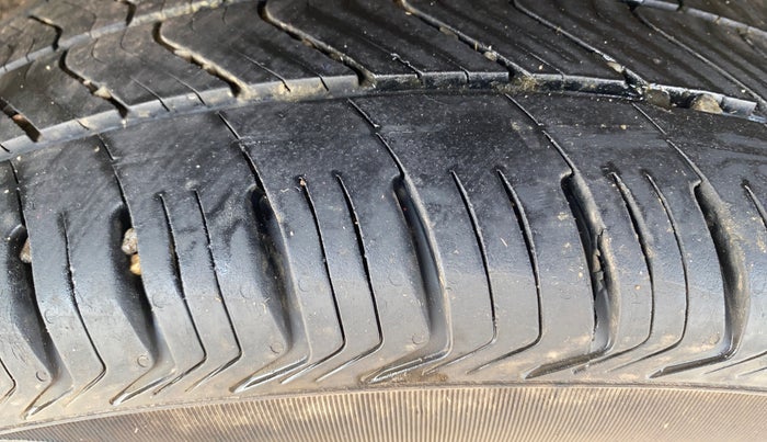 2022 Maruti Baleno ZETA PETROL 1.2, Petrol, Manual, 1,23,532 km, Left Rear Tyre Tread