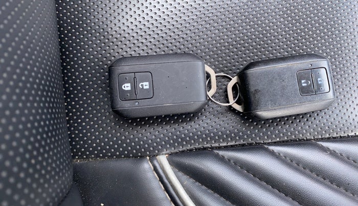 2022 Maruti Baleno ZETA PETROL 1.2, Petrol, Manual, 1,23,532 km, Key Close Up