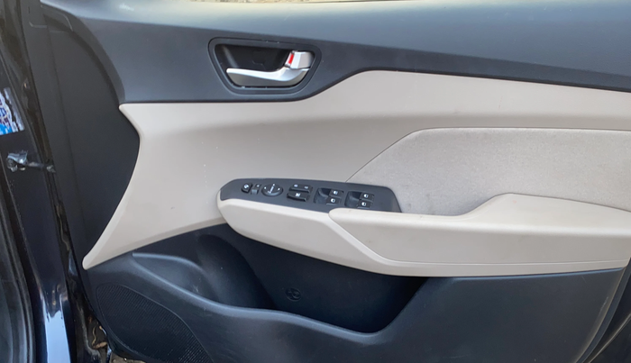 2020 Hyundai Verna SX 1.5 VTVT, Petrol, Manual, 1,02,910 km, Driver Side Door Panels Control