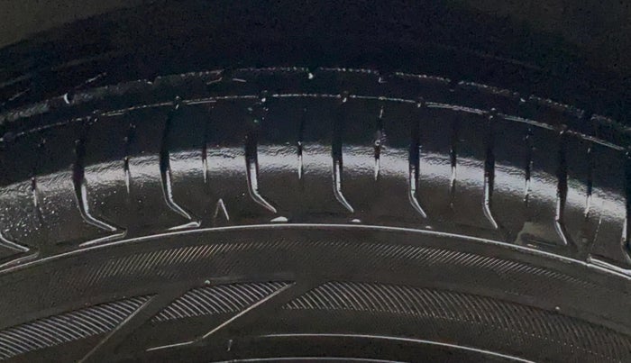 2014 Honda Brio S MT, Petrol, Manual, 37,900 km, Left Front Tyre Tread