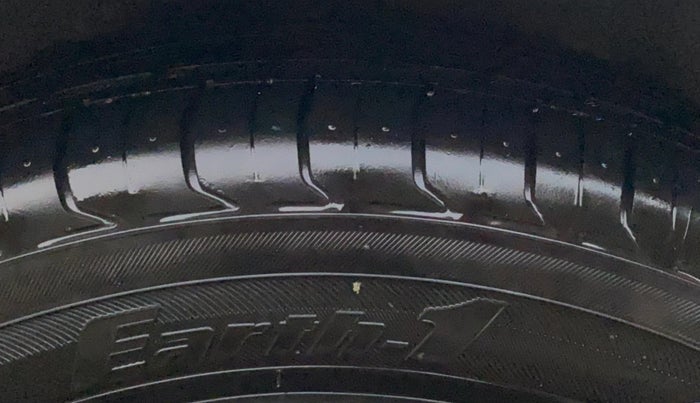 2014 Honda Brio S MT, Petrol, Manual, 37,900 km, Right Rear Tyre Tread